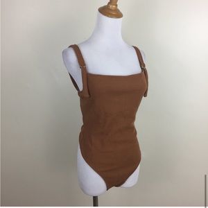 NWT JLUXLABEL Ribbed Stretch Bodysuit with adjustable buckle straps